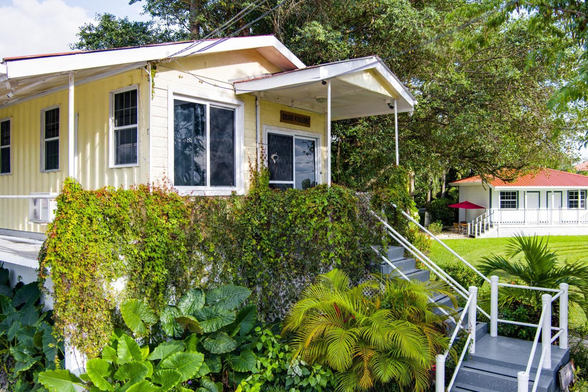 Harbour View Boutique Hotel & Yoga Retreat Belize City Exterior photo